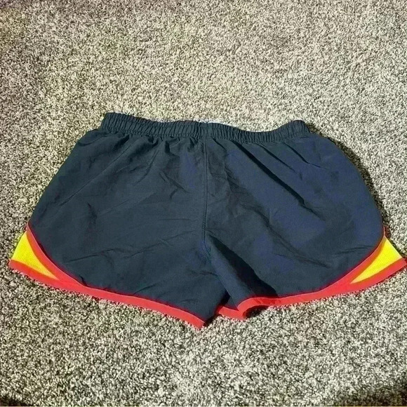 Under Armour Gym Shorts HeatGear Semi-Fitted Lined Athletic Womens Size Small - Picture 8 of 9